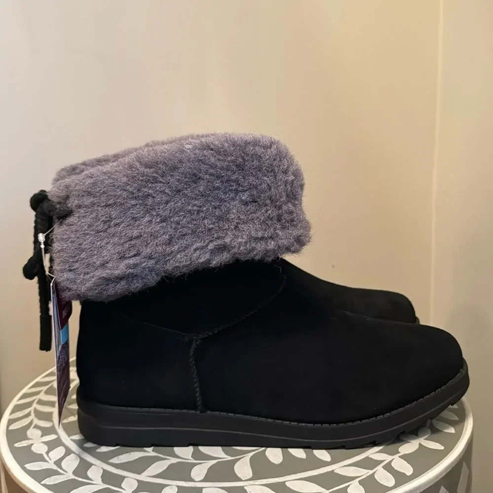 Muk Luks Ziggy Suede Boots Size 9 NWT Back Lace Up